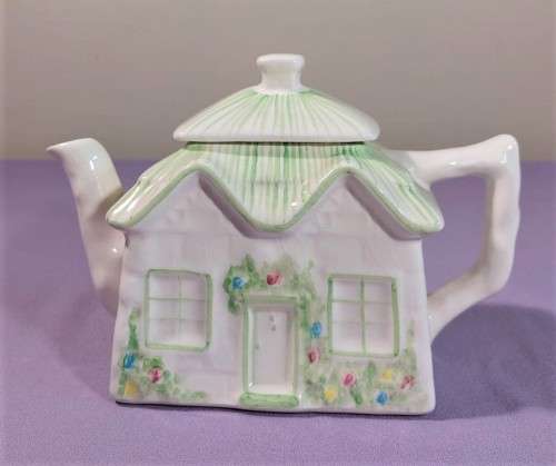 COUNTRY COTTAGE CERAMIC TEA SET: TEAPOT, SUGAR BOWL AND CREAMER