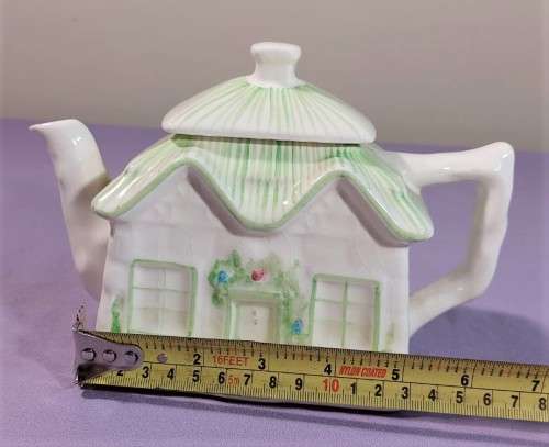 COUNTRY COTTAGE CERAMIC TEA SET: TEAPOT, SUGAR BOWL AND CREAMER