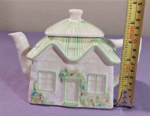 COUNTRY COTTAGE CERAMIC TEA SET: TEAPOT, SUGAR BOWL AND CREAMER