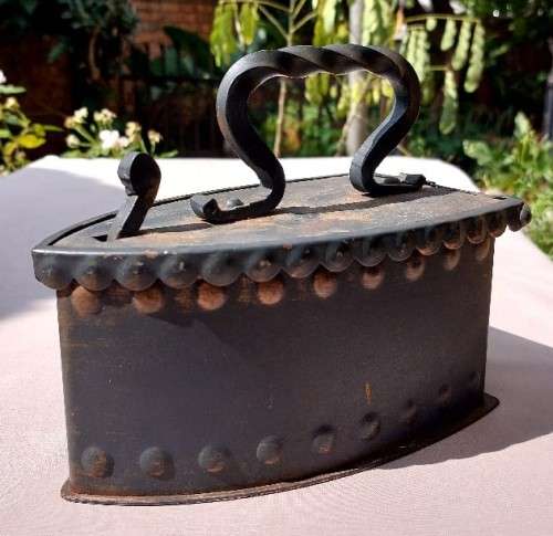 CAST IRON CHARCOAL IRON PRESS  REPRODUCTION MODEL