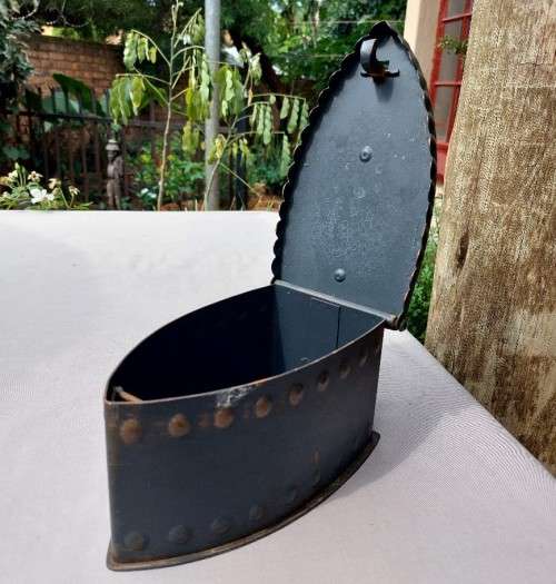 CAST IRON CHARCOAL IRON PRESS  REPRODUCTION MODEL