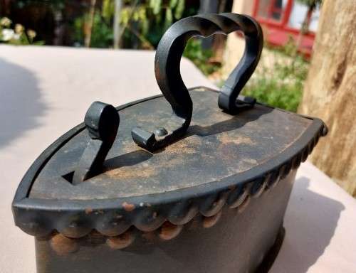 CAST IRON CHARCOAL IRON PRESS  REPRODUCTION MODEL