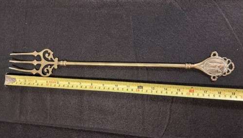VINTAGE 48CM LONG! BRASS DEVILS FORK, TOASTING FORK, MARSHMELLOW FORK