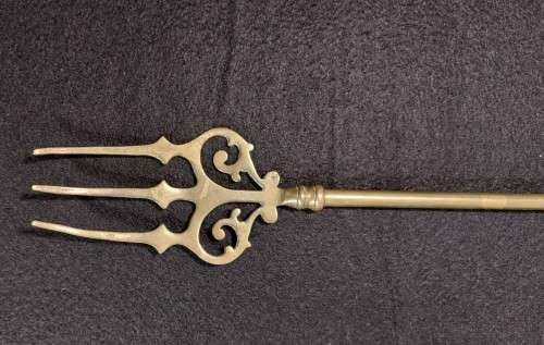 VINTAGE 48CM LONG! BRASS DEVILS FORK, TOASTING FORK, MARSHMELLOW FORK