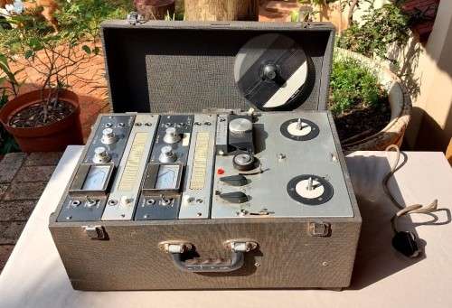 VINTAGE 1963 AKAI JAPAN M-8 REEL TO REEL TAPE RECORDER WORKING WITH A BUNCH (11KG) OF MAGNETIC TAPES