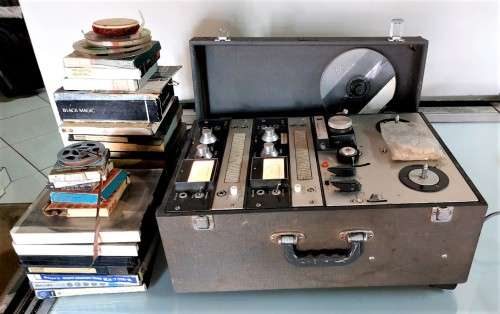VINTAGE 1963 AKAI JAPAN M-8 REEL TO REEL TAPE RECORDER WORKING WITH A BUNCH (11KG) OF MAGNETIC TAPES