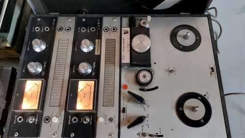 VINTAGE 1963 AKAI JAPAN M-8 REEL TO REEL TAPE RECORDER WORKING WITH A BUNCH (11KG) OF MAGNETIC TAPES