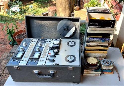 VINTAGE 1963 AKAI JAPAN M-8 REEL TO REEL TAPE RECORDER WORKING WITH A BUNCH (11KG) OF MAGNETIC TAPES