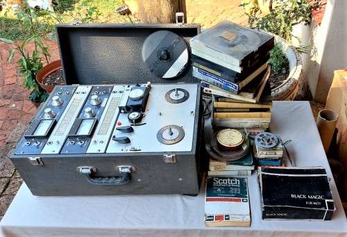 VINTAGE 1963 AKAI JAPAN M-8 REEL TO REEL TAPE RECORDER WORKING WITH A BUNCH (11KG) OF MAGNETIC TAPES
