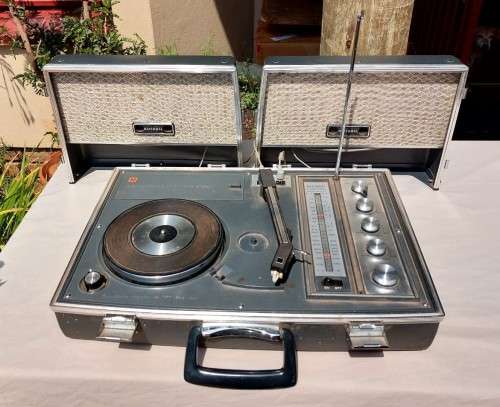 ICONIC 1968 NATIONAL JAPAN PORTABLE SUITCASE FM-AM RADIO RECORD PLAYER SG-760F  RADIO WORKING GREAT