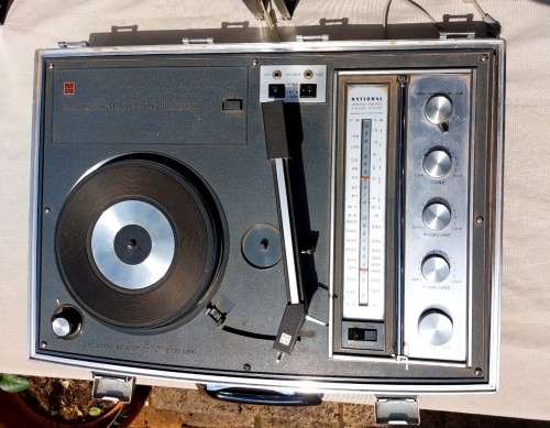 ICONIC 1968 NATIONAL JAPAN PORTABLE SUITCASE FM-AM RADIO RECORD PLAYER SG-760F  RADIO WORKING GREAT
