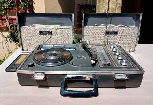 ICONIC 1968 NATIONAL JAPAN PORTABLE SUITCASE FM-AM RADIO RECORD PLAYER SG-760F  RADIO WORKING GREAT