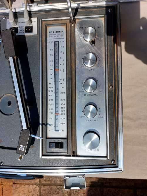 ICONIC 1968 NATIONAL JAPAN PORTABLE SUITCASE FM-AM RADIO RECORD PLAYER SG-760F  RADIO WORKING GREAT
