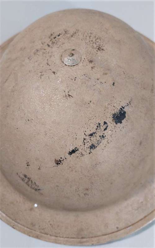 AN 1942 WWII BRODIE MKII SOUTH AFRICAN JAGER-RAND STEEL HELMET CAMOUFLAGED DESERT SAND COLOUR
