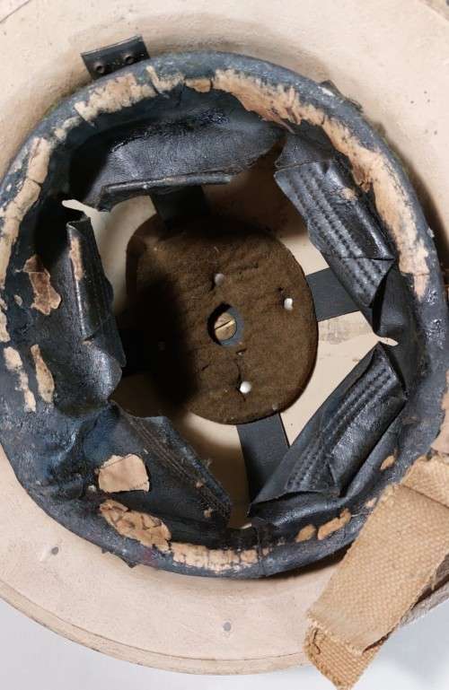 AN 1942 WWII BRODIE MKII SOUTH AFRICAN JAGER-RAND STEEL HELMET CAMOUFLAGED DESERT SAND COLOUR