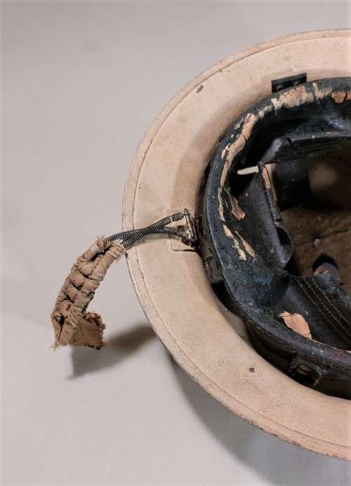 AN 1942 WWII BRODIE MKII SOUTH AFRICAN JAGER-RAND STEEL HELMET CAMOUFLAGED DESERT SAND COLOUR