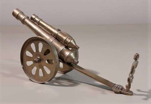 RARELY SEEN BRASS DOUBLE BARREL CANNON WITH SOLDIER ON BACK  ARTILLERY MILITARY TOY