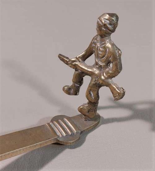 RARELY SEEN BRASS DOUBLE BARREL CANNON WITH SOLDIER ON BACK  ARTILLERY MILITARY TOY