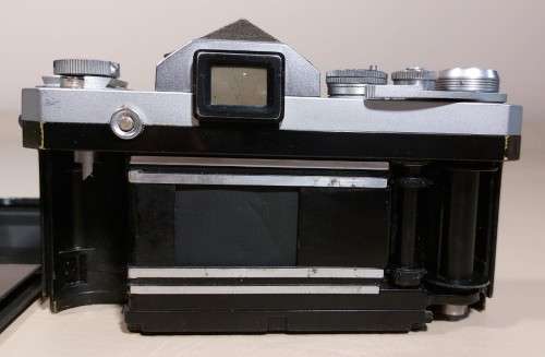 NIKON F 1963 SLR CAMERA (SERIAL 6524881) WITH NIKKOR-S AUTO 50MM LENS (SERIAL 574106) WORKING!