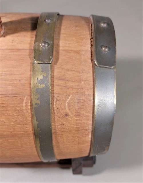 STRIKING OLD WINE OAK CASK WITH BRASS HOOPS AND TAP  TESTED WORKING  SIZE 25CM LONG 26CM HIGH