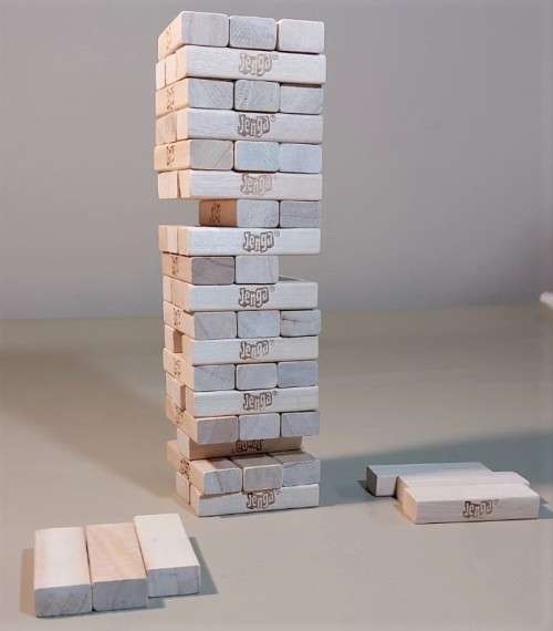 HASBROS CLASSIC JENGA SKYSCRAPER GAME