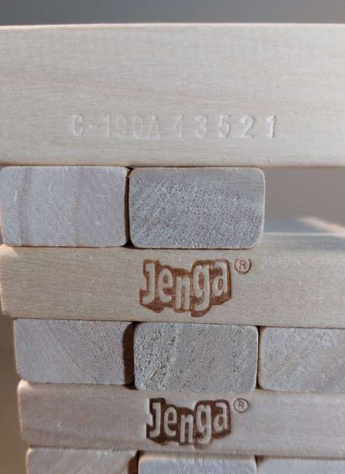 HASBROS CLASSIC JENGA SKYSCRAPER GAME