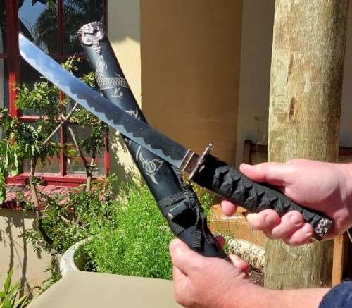 SAMURAI TANTO DAGGER/SWORD WITH DRAGON DECORATED GUARD AND SCABBARD WELL MADE 54CM LONG