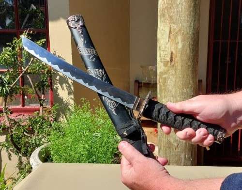 SAMURAI TANTO DAGGER/SWORD WITH DRAGON DECORATED GUARD AND SCABBARD WELL MADE 54CM LONG