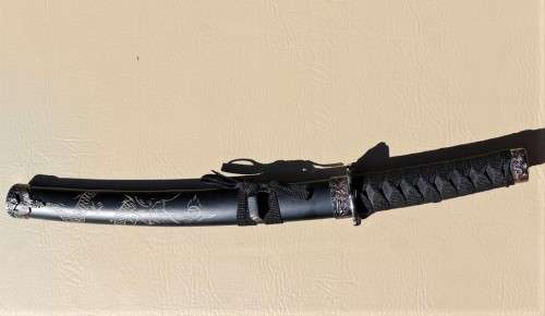 SAMURAI TANTO DAGGER/SWORD WITH DRAGON DECORATED GUARD AND SCABBARD WELL MADE 54CM LONG