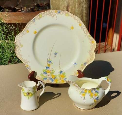 VERY RARE 1930S BY ROYAL APPOINTMENT OF QUEEN MARY OF ENGLAND PARAGON PLATE AND CREAMER SUMMER ROSE