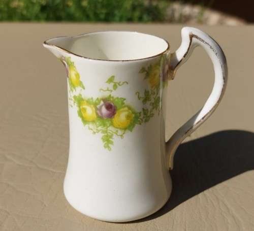 VERY RARE 1930S BY ROYAL APPOINTMENT OF QUEEN MARY OF ENGLAND PARAGON PLATE AND CREAMER SUMMER ROSE