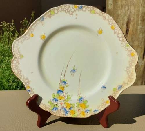 VERY RARE 1930S BY ROYAL APPOINTMENT OF QUEEN MARY OF ENGLAND PARAGON PLATE AND CREAMER SUMMER ROSE