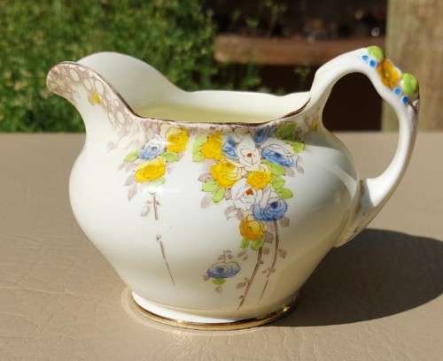 VERY RARE 1930S BY ROYAL APPOINTMENT OF QUEEN MARY OF ENGLAND PARAGON PLATE AND CREAMER SUMMER ROSE