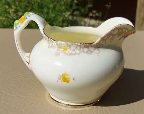 VERY RARE 1930S BY ROYAL APPOINTMENT OF QUEEN MARY OF ENGLAND PARAGON PLATE AND CREAMER SUMMER ROSE
