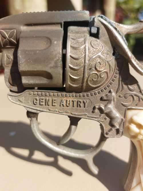 RARE VINTAGE 1950S GENE AUTRY CAP GUN PISTOL WITH HORSE HEAD GRIPS