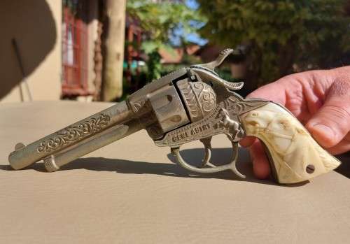 RARE VINTAGE 1950S GENE AUTRY CAP GUN PISTOL WITH HORSE HEAD GRIPS
