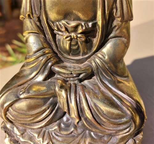 BUDDHISM KUAN YIN (GODDESS OF MERCY) BRASS STATUE SITTING ON LOTUS FLOWER 18CM HIGH