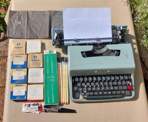 OLIMPIA LETTERA 32 TYPEWRITER  - WORKING! - WITH LOTS OF EXTRAS!  - THE GODFATHERS TYPEWRITER