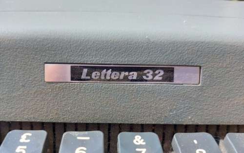 OLIMPIA LETTERA 32 TYPEWRITER  - WORKING! - WITH LOTS OF EXTRAS!  - THE GODFATHERS TYPEWRITER