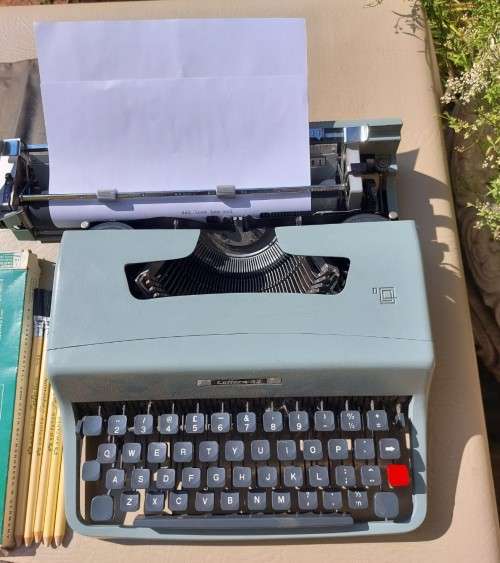 OLIMPIA LETTERA 32 TYPEWRITER  - WORKING! - WITH LOTS OF EXTRAS!  - THE GODFATHERS TYPEWRITER