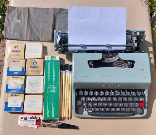 OLIMPIA LETTERA 32 TYPEWRITER  - WORKING! - WITH LOTS OF EXTRAS!  - THE GODFATHERS TYPEWRITER