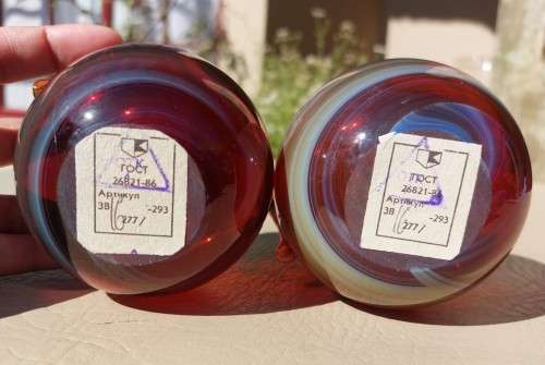 PAIR OF UKRANIAN ART GLASS APPLES EACH UNIQUE AND HANDMADE