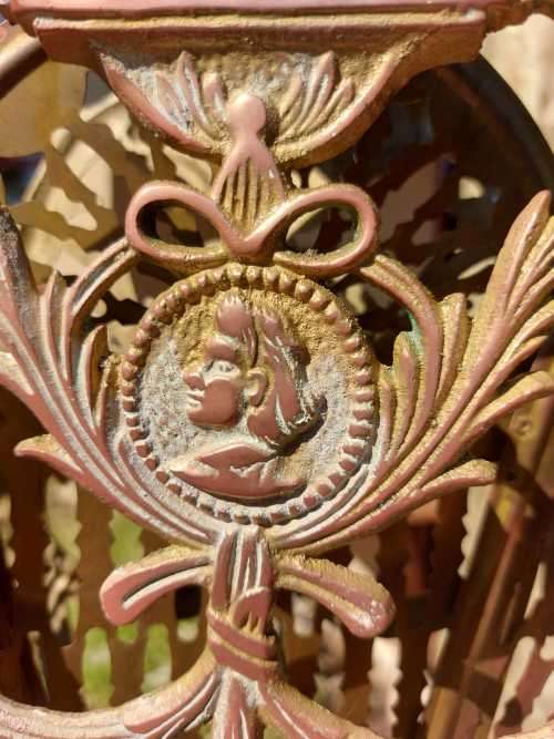 EYE-CATCHING VINTAGE BRASS PEACOCK FAN SHAPED FIRE GUARD
