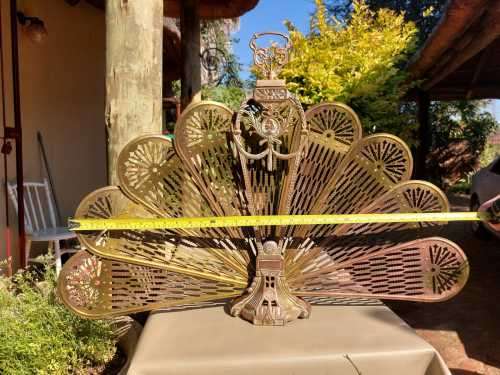 EYE-CATCHING VINTAGE BRASS PEACOCK FAN SHAPED FIRE GUARD
