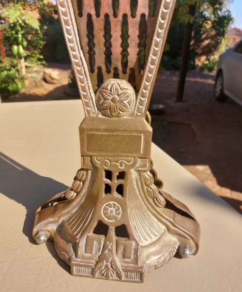 EYE-CATCHING VINTAGE BRASS PEACOCK FAN SHAPED FIRE GUARD