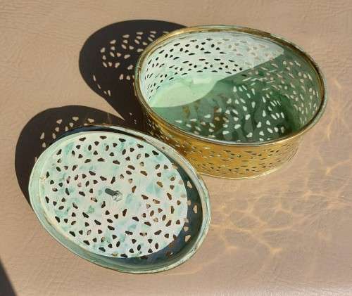 BEAUTIFUL LARGE OVAL PIERCED BRASS POTPOURRI OR TRINKET BOX
