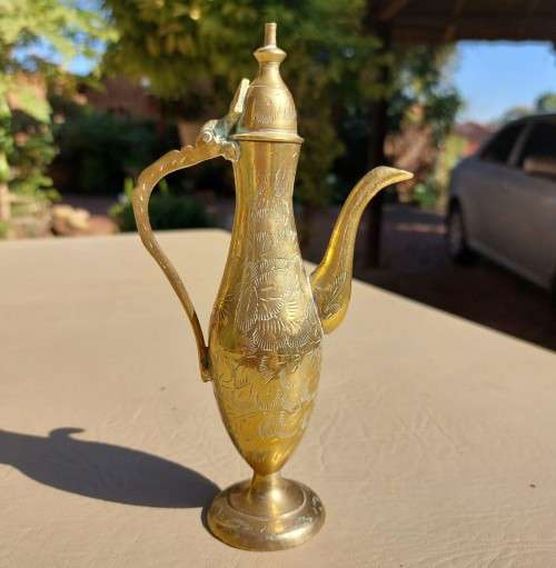 BATCH OF THREE BRASS ITEMS