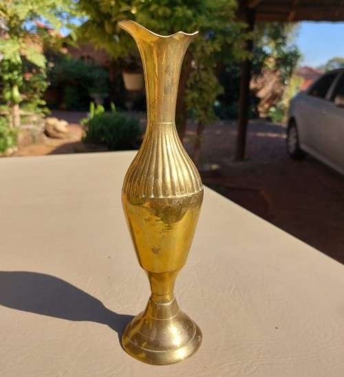 BATCH OF THREE BRASS ITEMS