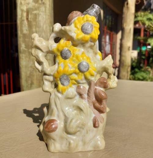 YOUNG LOVERS A VINTAGE 1990S UKRANIAN KYIV PORCELAIN FIGURINE