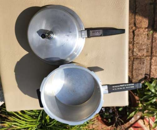 PRESTIGE HI DOME 1980S ALUMINIUM PRESSURE COOKER 7L